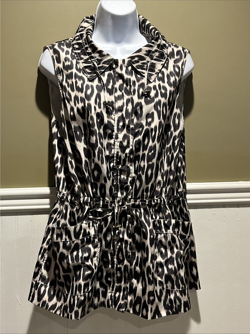 Chico’s Weekends Leopard Print Zip Front Vest Sleeveless Pockets Size 2 L